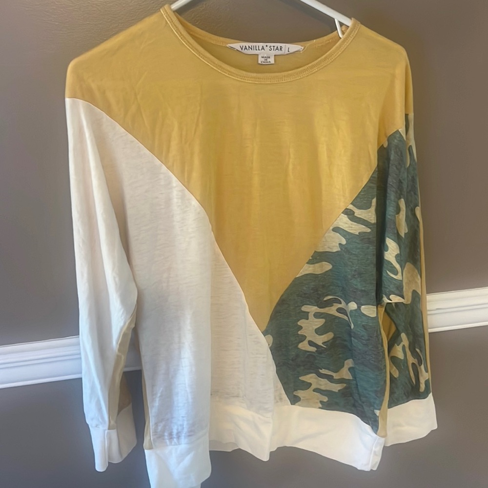 Multi fabric top